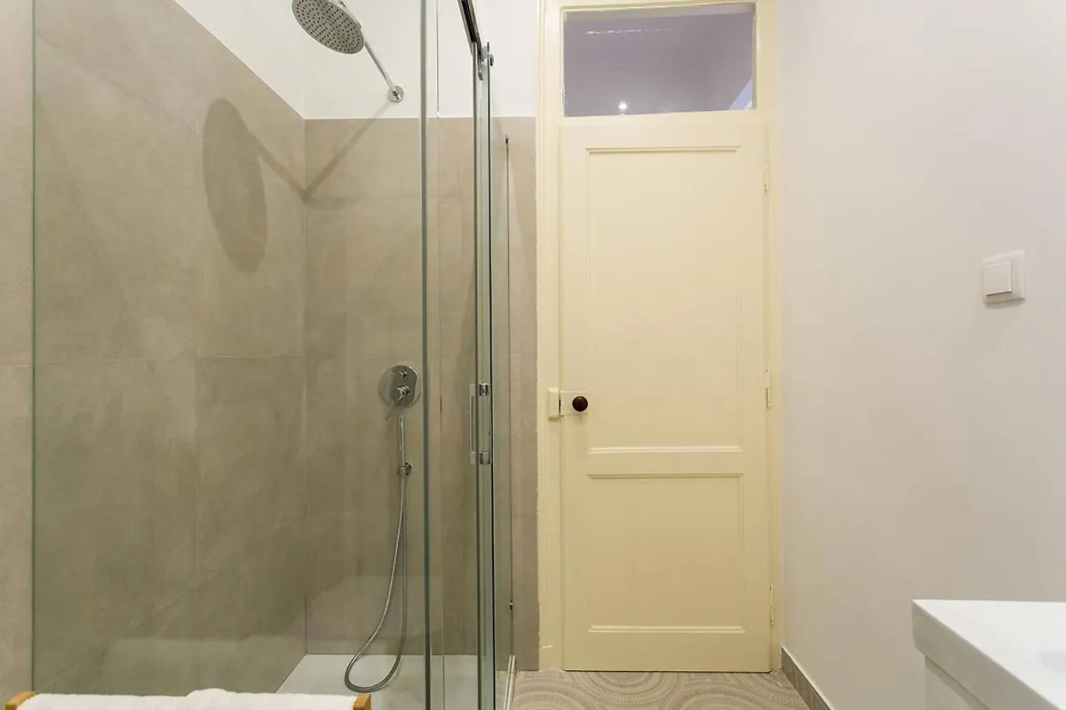 Lovelystay - Cozy 3Bdr Apartment In Estrela Lisboa