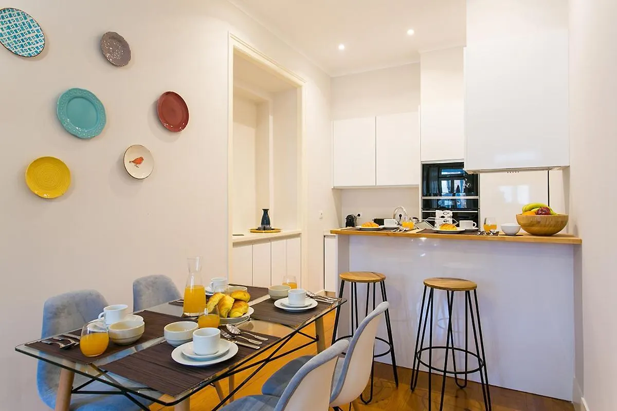 Lovelystay - Cozy 3Bdr Apartment In Estrela Lisboa Portugália