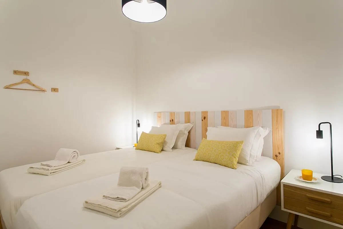 Lovelystay - Cozy 3Bdr Apartment In Estrela Lisboa Portugália